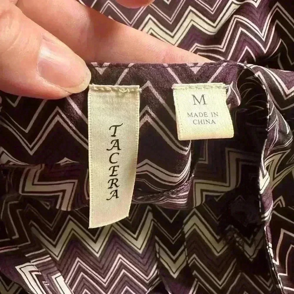 Women’s Purple Flowy Dressy Top. Pull on. Zipper Accent. Roll/ Button Sleeve. M - Picture 5 of 6